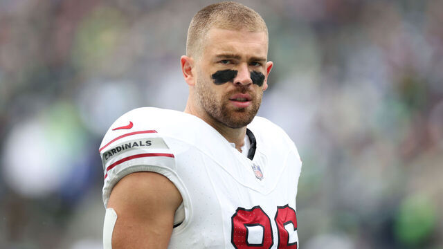 SEATTLE, WASHINGTON - OCTOBER 22: Zach Ertz #86 of the Arizona Cardinals warms up prior to a game against the Seattle Seahawks at Lumen Field on October 22, 2023 in Seattle, Washington.