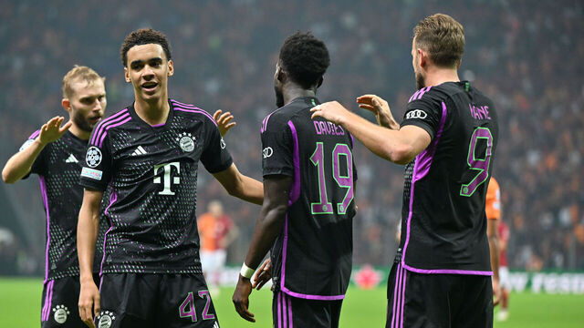 24 October 2023, Turkey, Istanbul: Soccer: Champions League, Galatasaray Istanbul - Bayern Munich, Group Stage, Group A, Matchday 3, Türk Telekom Arena, Jamal Musiala of FC Bayern Munich (2nd from left) celebrates with his teammates after his goal to make it 1:3. Photo: Peter Kneffel/dpa