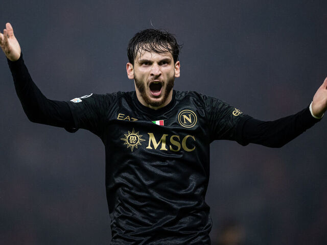 Kvaratskhelia helps ‘ice-cold’ Napoli beat floundering Union