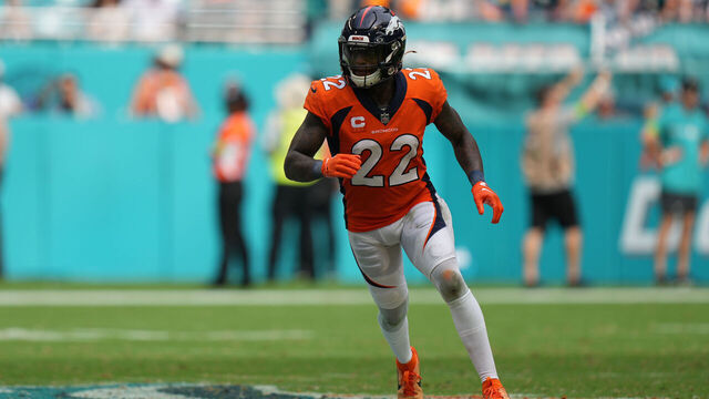 MIAMI GARDENS, FL - SEPTEMBER 24: Denver Broncos safety Kareem Jackson (22) adjusts to the ball movement as he defends during the game between the Denver Broncos and the Miami Dolphins on Sunday, September 24, 2023 at Hard Rock Stadium, Miami, Fla.