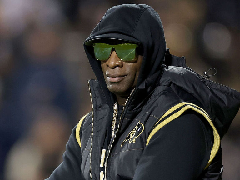 Deion Sets Guinness World Record For Largest Football Lesson TheScore deion-sets-guinness-world-record-for-largest-football-lesson-thescore