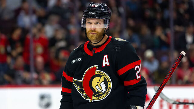 OTTAWA, ON - OCTOBER 15: Ottawa Senators Right Wing Claude Giroux (28) before a face-off during first period National Hockey League action between the Tampa Bay Lightning and Ottawa Senators on October 15, 2023, at Canadian Tire Centre in Ottawa, ON, Canada.