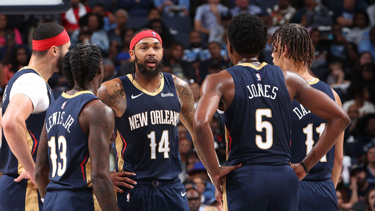 MEMPHIS, TN - OCTOBER 25: New Orleans Pelicans huddle up during the game against the Memphis Grizzlies on October 25, 2023 at FedExForum in Memphis, Tennessee. Mandatory Copyright Notice: Copyright 2023 NBAE
