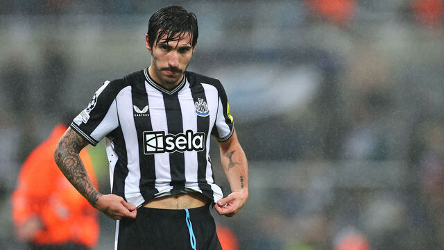 NEWCASTLE UPON TYNE, ENGLAND - OCTOBER 25: A dejected Sandro Tonali of Newcastle United during the UEFA Champions League match between Newcastle United FC and Borussia Dortmund at St. James Park on October 25, 2023 in Newcastle upon Tyne, England.