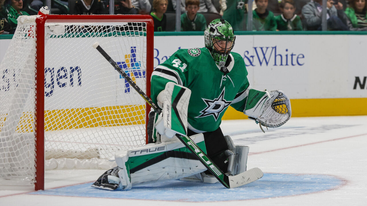 DALLAS, TX - OCTOBER 21: Dallas Stars goaltender Scott Wedgewood (41) blocks a shot during the game between the Dallas Stars and the Philadelphia Flyers on October 21, 2023 at American Airlines Center in Dallas, Texas.