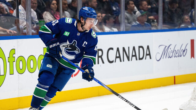 VANCOUVER, BC - OCTOBER 11:Vancouver Canucks defenseman Quinn Hughes (43) skates with the puck during the second period of an NHL game against the Edmonton Oilers on October 11, 2023, at Rogers Arena in Vancouver, B.C.