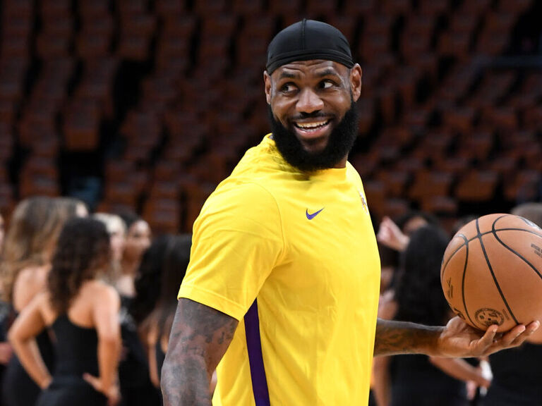 LeBron: 'Easy' decision to override minutes limit in win over Suns | theScore.com