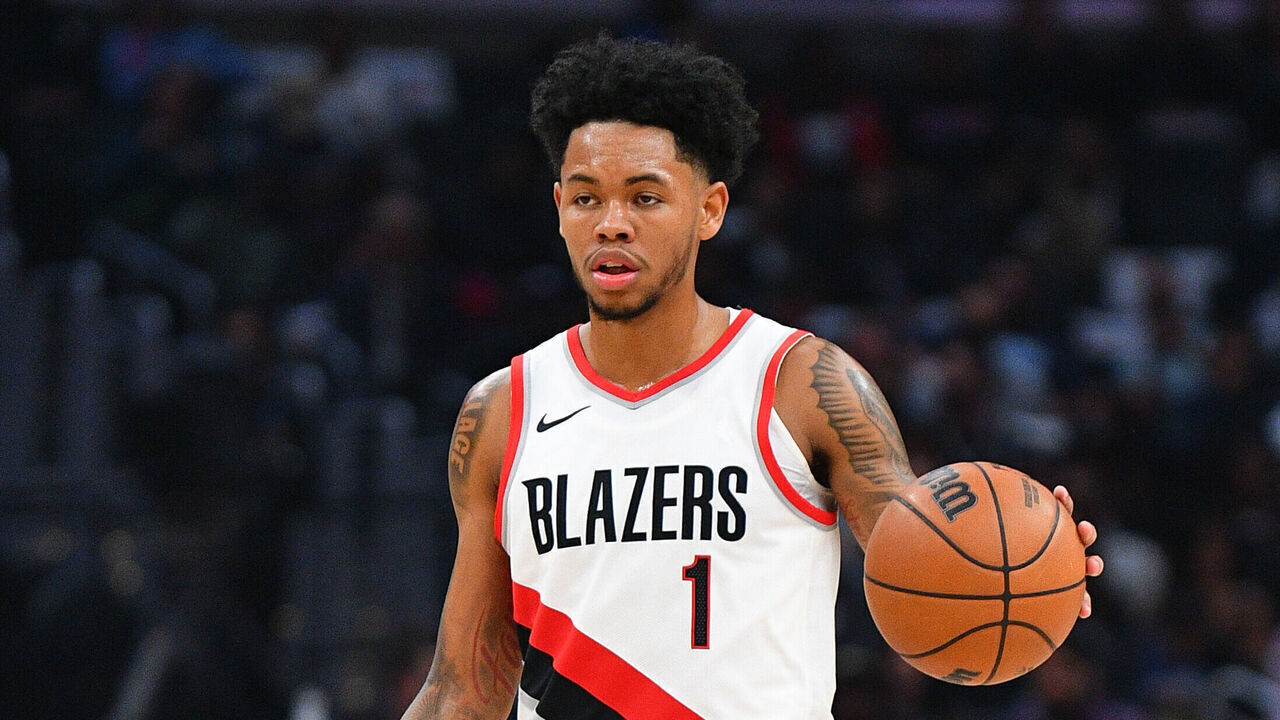 LOS ANGELES, CA - OCTOBER 25: Portland Trail Blazers guard Anfernee Simons (1) dribbles up the court during a NBA game between the Denver Nuggets and the Portland Trail Blazers on October 25, 2023 at Crypto.com Arena in Los Angeles, CA.