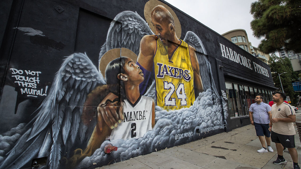 LOS ANGELES, CA-SEPTEMBER 15, 2023: A mural of Los Angeles Lakers legend Kobe Bryant and his daughter Gianna is located on the exterior of Hardcore Fitness L.A. on Grand Ave. in downtown Los Angeles. Cecilia Moran, the owner of Hardcore Fitness L.A. said that she was told by her landlord recently to remove the mural by the end of the month or he would have it removed and pass the expense onto her. Moran, who said that she paid out of her own pocket to have the mural done back in early 2020, is refusing to remove it. She said that it was done to honor Kobe and his legacy and is important to the community. Moran is also concerned that the public will blame her for the mural coming down, thinking she was behind the decision. (Mel Melcon / Los Angeles Times via Getty Images)