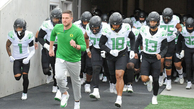 SALT LAKE CITY, UT - OCTOBER 28: Oregon Ducks head coach Dan Lanning runs with his team to the field before a college football game between the Oregon Ducks and Utah Utes on October 28, 2023 at Rice Eccles Stadium at Salt Lake City, Utah.