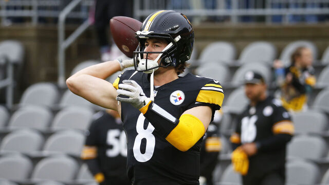 PITTSBURGH, PENNSYLVANIA - OCTOBER 29: Kenny Pickett #8 of the Pittsburgh Steelers warms up before the game against the Jacksonville Jaguars at Acrisure Stadium on October 29, 2023 in Pittsburgh, Pennsylvania.