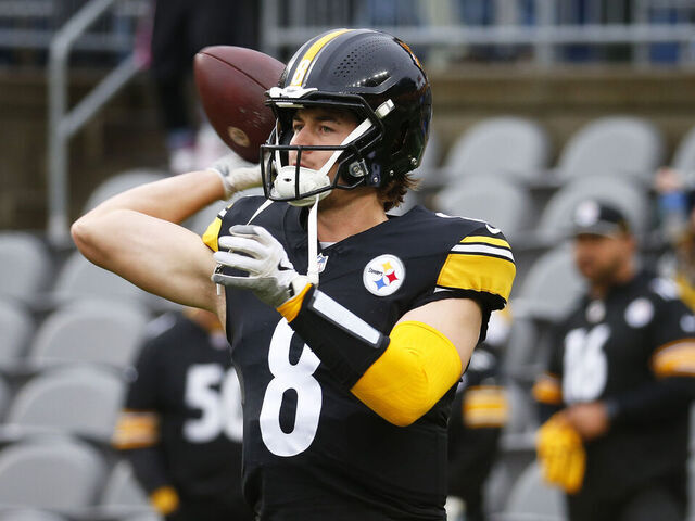 PITTSBURGH, PENNSYLVANIA - OCTOBER 29: Kenny Pickett #8 of the Pittsburgh Steelers warms up before the game against the Jacksonville Jaguars at Acrisure Stadium on October 29, 2023 in Pittsburgh, Pennsylvania.