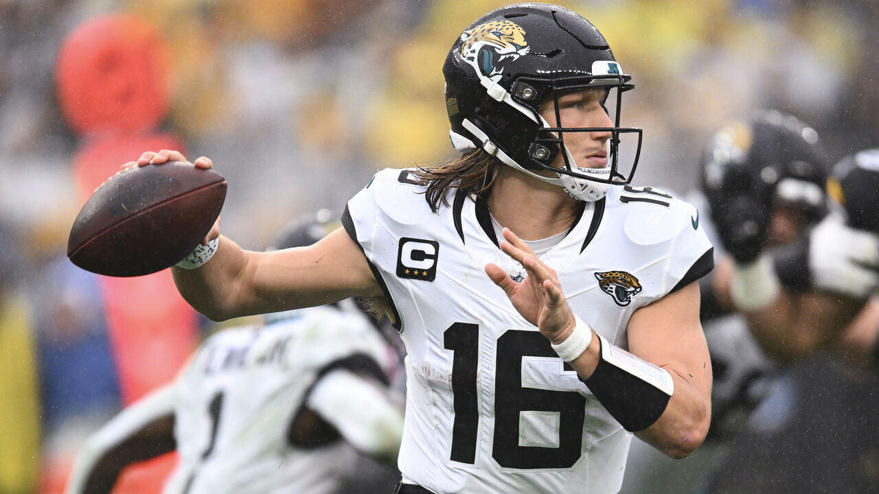 PITTSBURGH, PENNSYLVANIA - OCTOBER 29: Trevor Lawrence #16 of the Jacksonville Jaguars throws a pass during the second quarter of the game against the Pittsburgh Steelers at Acrisure Stadium on October 29, 2023 in Pittsburgh, Pennsylvania.