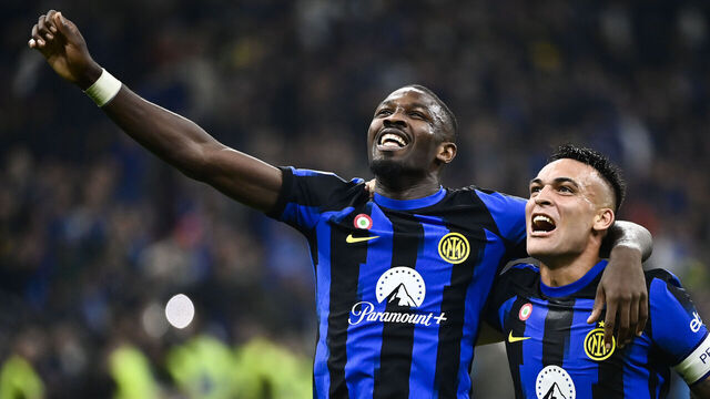 MILAN, ITALY - OCTOBER 29: (L-R) Marcus Thuram of Internazionale FC and Lautaro Martinez of Internazionale FC celebrates a goal during the Serie A TIM match between FC Internazionale and AS Roma at Stadio Giuseppe Meazza on October 29, 2023 in Milan, Italy.