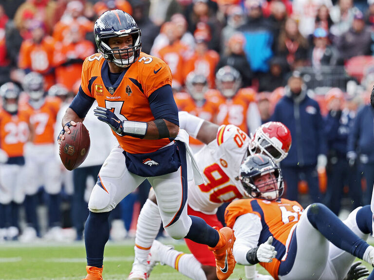 Broncos keep Chiefs out of end zone, snap 16-game skid to division ...