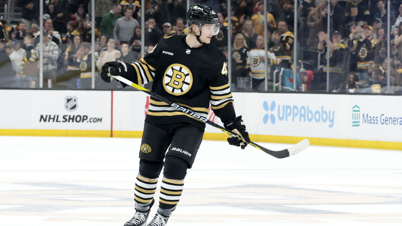BOSTON, MA - SEPTEMBER 29: Boston Bruins forward Danton Heinen (43) during a game between the Boston Bruins and the Philadelphia Flyers on September 29, 2023, at TD Garden in Boston, Massachusetts.