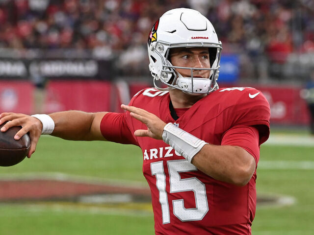 GLENDALE, ARIZONA - OCTOBER 29: Clayton Tune #15 of the Arizona Cardinals warms up against the Baltimore Ravens at State Farm Stadium on October 29, 2023 in Glendale, Arizona.