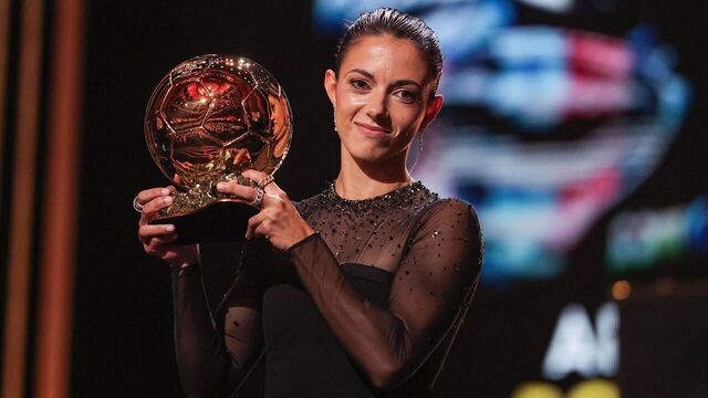 TOPSHOT - FC Barcelona's Spanish midfielder Aitana Bonmati receives the Women's Ballon d'Or award during the 2023 Ballon d'Or France Football award ceremony at the Theatre du Chatelet in Paris on October 30, 2023.