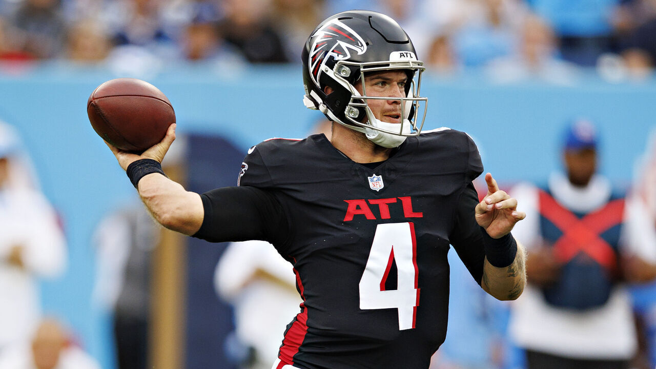 NASHVILLE, TENNESSEE - OCTOBER 29: Taylor Heinicke #4 of the Atlanta Falcons throws a pass during the game against the Tennessee Titans at Nissan Stadium on October 29, 2023 in Nashville, Tennessee. The Titans defeated the Falcons 28-23.