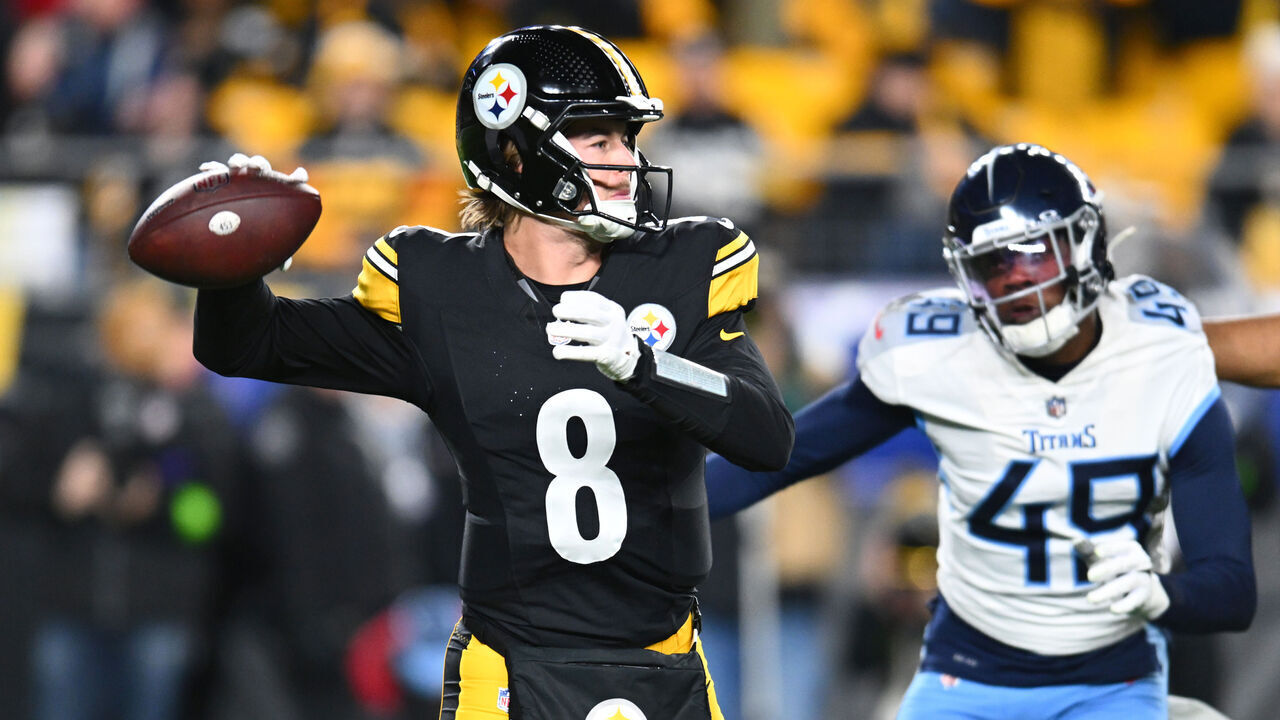 PITTSBURGH, PENNSYLVANIA - NOVEMBER 02: Kenny Pickett #8 of the Pittsburgh Steelers passes the ball in the first half against the Tennessee Titans at Acrisure Stadium on November 02, 2023 in Pittsburgh, Pennsylvania.