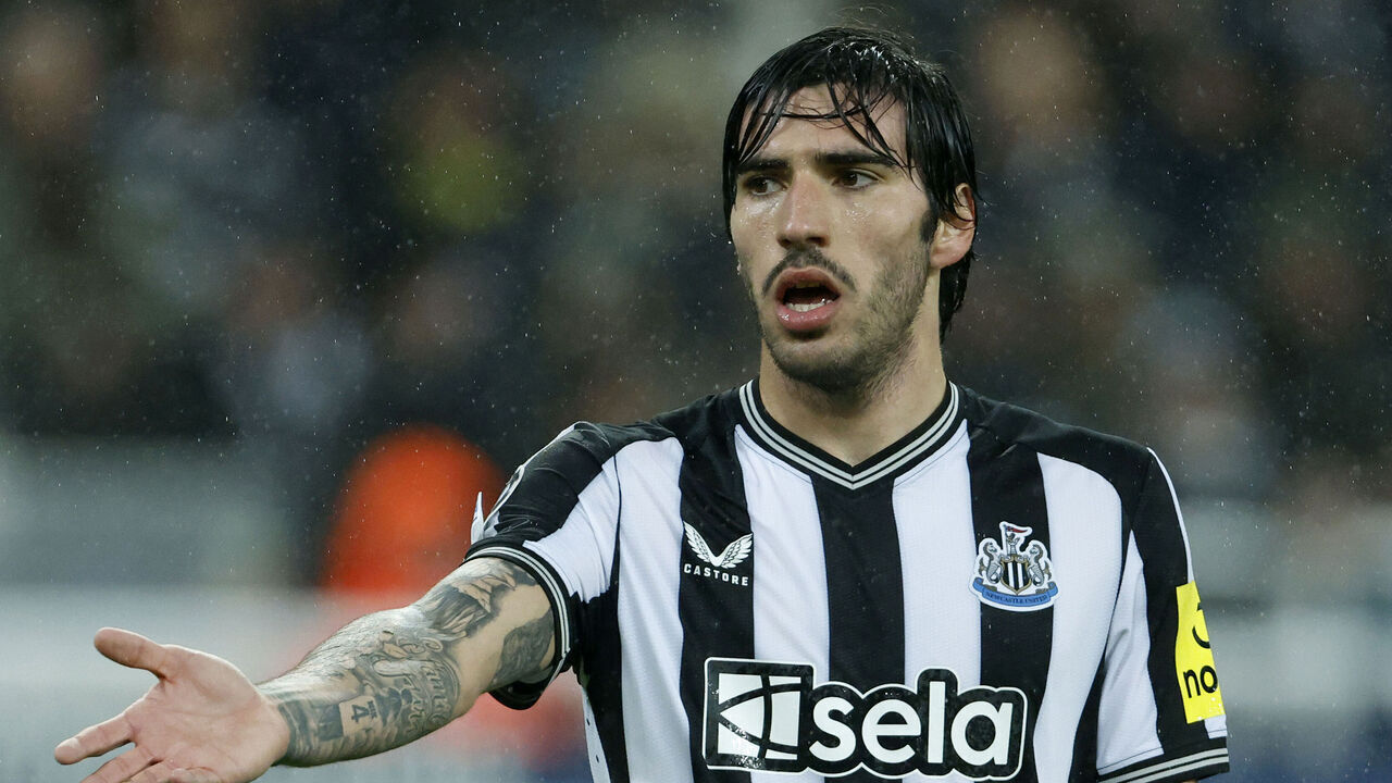 NEWCASTLE UPON TYNE, ENGLAND - OCTOBER 25: Sandro Tonali of Newcastle United reacts during the UEFA Champions League match between Newcastle United FC and Borussia Dortmund at St. James' Park on October 25, 2023 in Newcastle Upon Tyne, England.