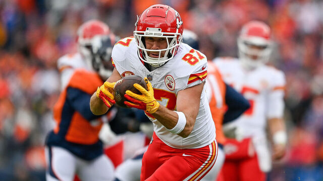 DENVER, CO - OCTOBER 29: Kansas City Chiefs tight end Travis Kelce (87) runs after a catch in the first half during a game between the Kansas City Chiefs and the Denver Broncos at Empower Field at Mile High on October 29, 2023 in Denver, Colorado.