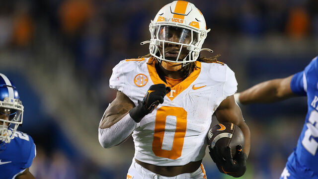 LEXINGTON, KY - OCTOBER 28: Tennessee Volunteers running back Jaylen Wright (0) eludes Kentucky Wildcats defensive back Andru Phillips (23) in a game between the Tennessee Volunteers and the Kentucky Wildcats on October 28, 2023, at Kroger Field in Lexington, KY.