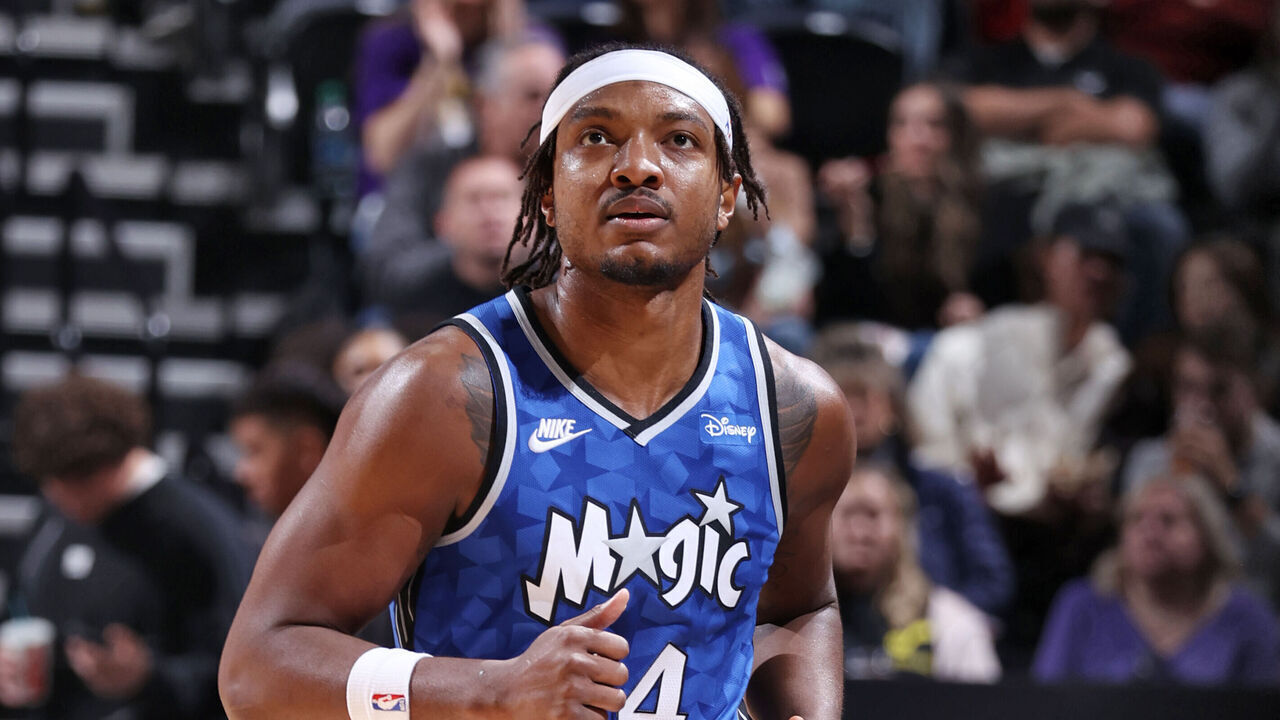 SALT LAKE CITY, UT - NOVEMBER 2: Wendell Carter Jr. #34 of the Orlando Magic runs up court during the game against the Utah Jazz on November 2, 2023 at Delta Center in Salt Lake City, Utah. Mandatory Copyright Notice: Copyright 2023 NBAE