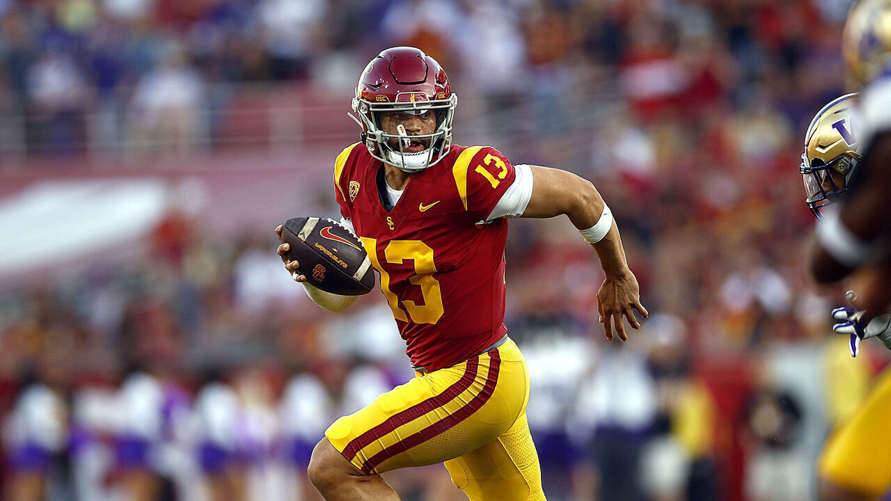 LOS ANGELES, CALIFORNIA - NOVEMBER 04: Caleb Williams #13 of the USC Trojans runs the ball against the Washington Huskies in the first quarter at United Airlines Field at the Los Angeles Memorial Coliseum on November 04, 2023 in Los Angeles, California.