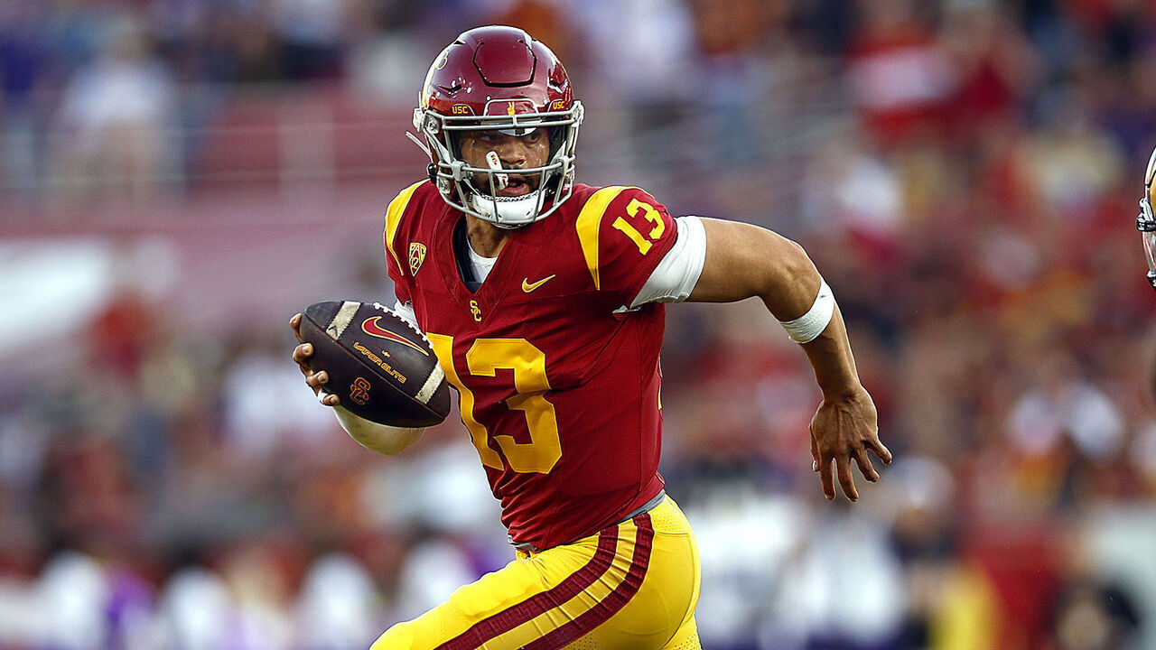 LOS ANGELES, CALIFORNIA - NOVEMBER 04: Caleb Williams #13 of the USC Trojans runs the ball against the Washington Huskies in the first quarter at United Airlines Field at the Los Angeles Memorial Coliseum on November 04, 2023 in Los Angeles, California.
