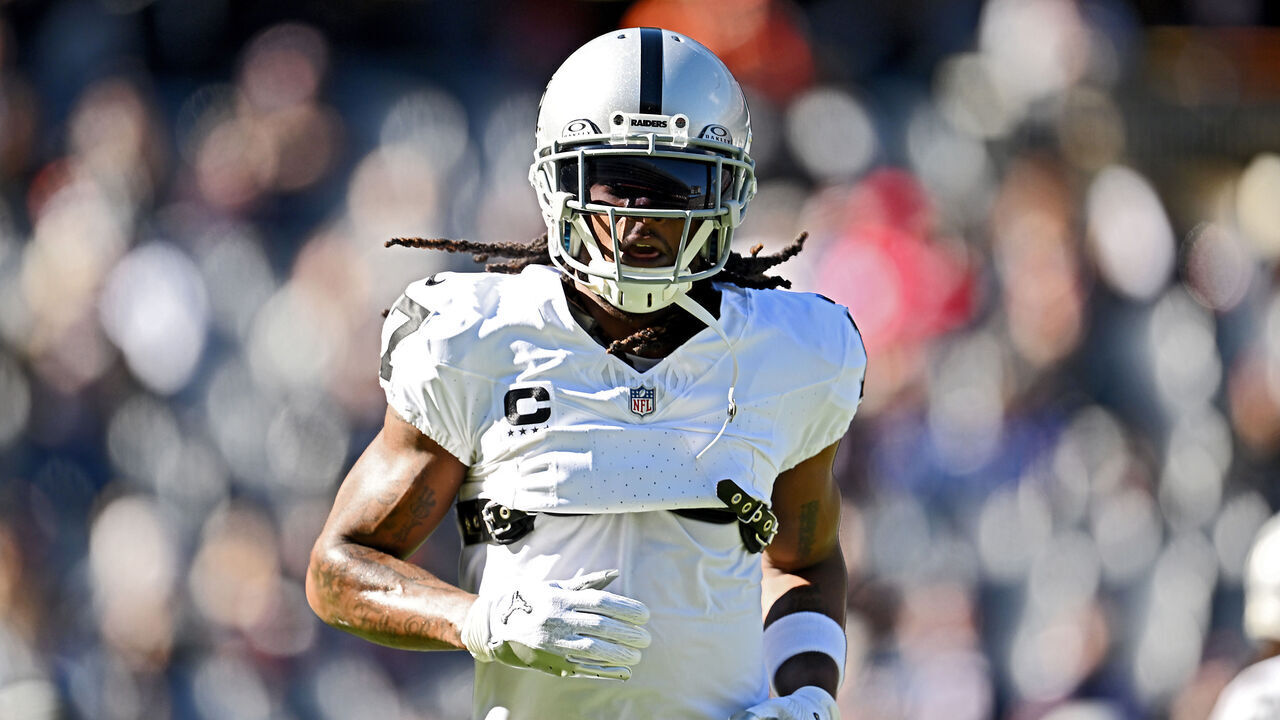 CHICAGO, ILLINOIS - OCTOBER 22: Davante Adams #17 of the Las Vegas Raiders warms up before the game against the Chicago Bears at Soldier Field on October 22, 2023 in Chicago, Illinois.