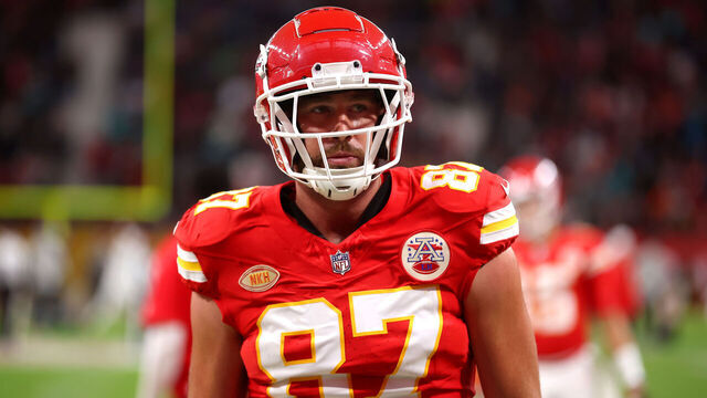 FRANKFURT AM MAIN, GERMANY - NOVEMBER 05: Travis Kelce #87 of the Kansas City Chiefs warms up prior to the NFL match between Miami Dolphins and Kansas City Chiefs at Deutsche Bank Park on November 05, 2023 in Frankfurt am Main, Germany.