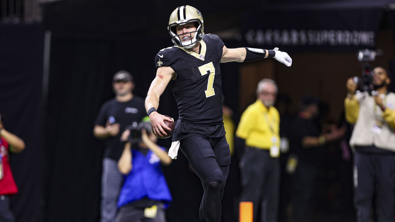 NEW ORLEANS, LA - OCTOBER 19: Taysom Hill #7 of the New Orleans Saints scores a touchdown during an NFL football game against the Jacksonville Jaguars at Caesars Superdome on October 19, 2023 in New Orleans, Louisiana.