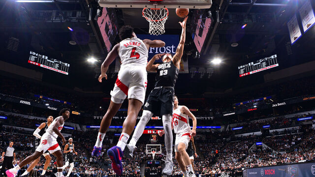 SAN ANTONIO, TX - NOVEMBER 5: Zach Collins #23 of the San Antonio Spurs drives to the basket during the game against the Toronto Raptors on November 5, 2023 at the Frost Bank Center in San Antonio, Texas. Mandatory Copyright Notice: Copyright 2023 NBAE (Photos by Michael Gonzales/NBAE via Getty Images)