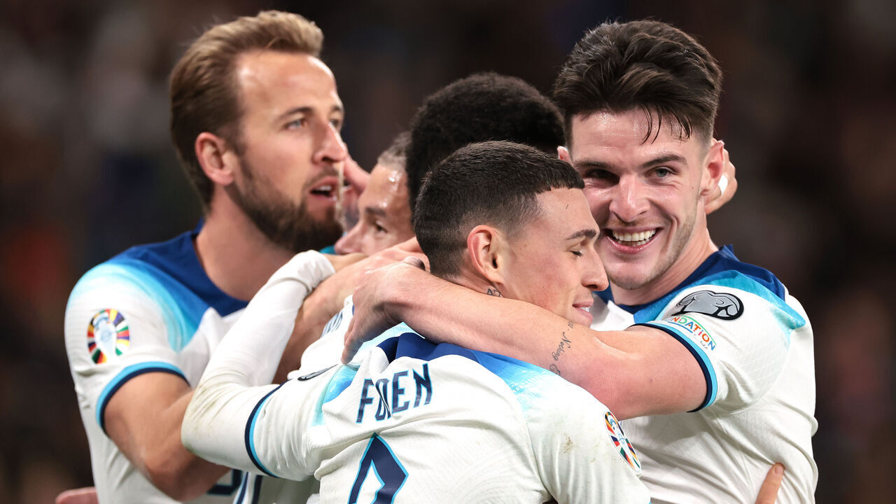LONDON, ENGLAND - OCTOBER 17: Marcus Rashford of England celebrates with team mates Harry Kane, Phil Foden and Declan Rice after scoring to give the side a 2-1 lead during the UEFA EURO 2024 European qualifier match between England and Italy at Wembley Stadium on October 17, 2023 in London, England.