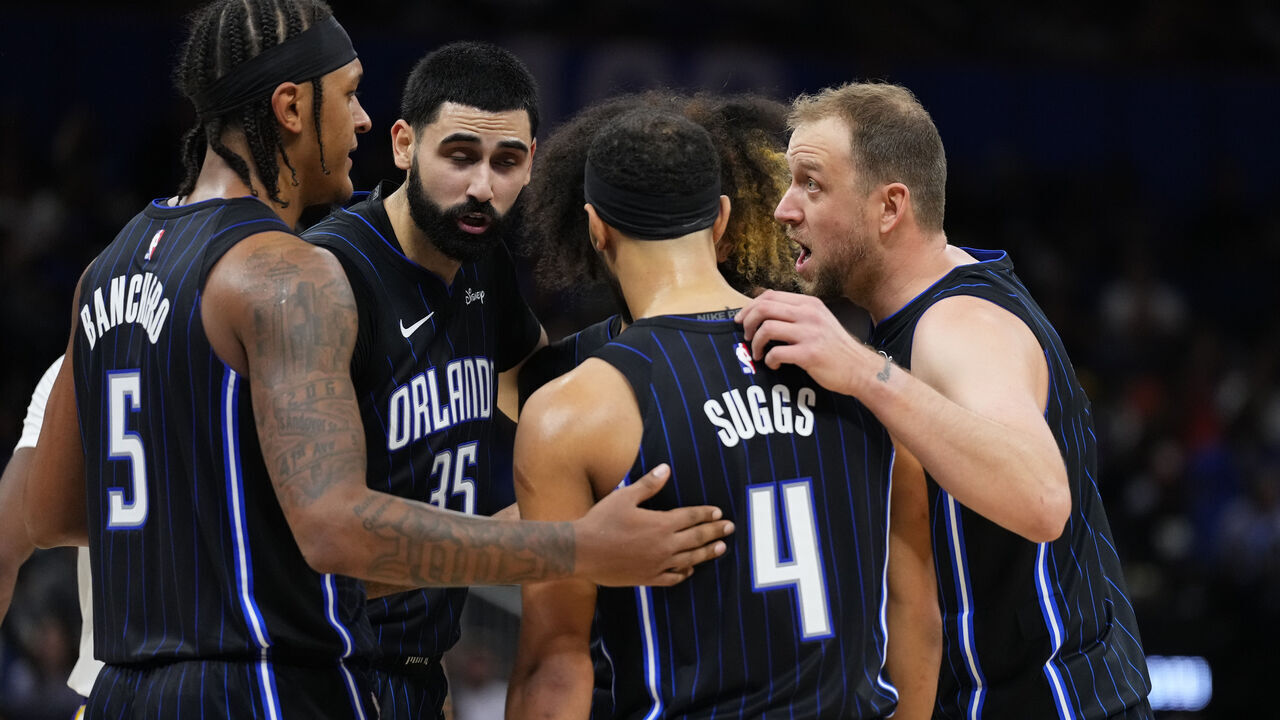 ORLANDO, FLORIDA - NOVEMBER 04: Joe Ingles #7 of the Orlando Magic speaks to teammates against the Los Angeles Lakers during the second half at Amway Center on November 04, 2023 in Orlando, Florida.