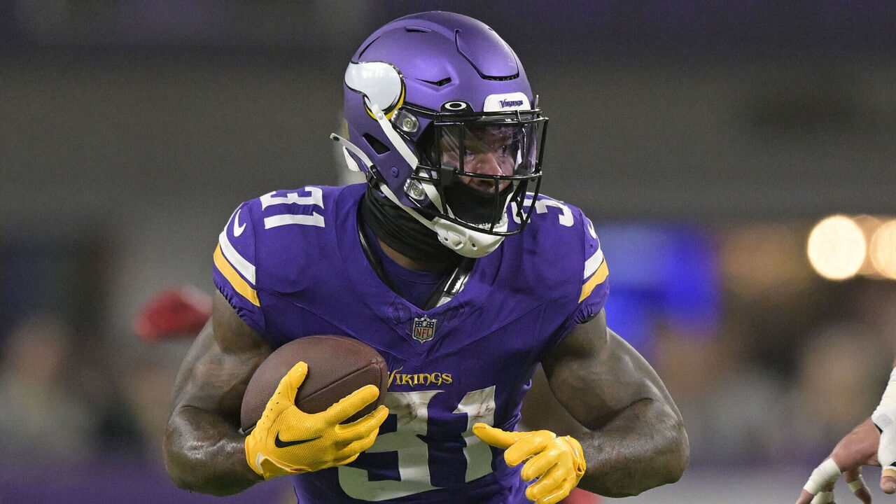 MINNEAPOLIS, MN - OCTOBER 23: Minnesota Vikings running back Cam Akers (31) runs with the ball during an NFL game between the Minnesota Vikings and San Francisco 49ers on October 23, 2023, at U.S. Bank Stadium in Minneapolis, MN.