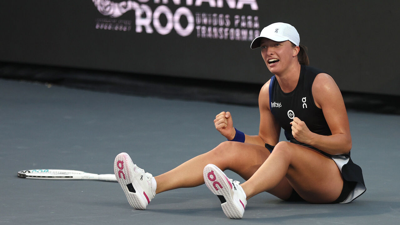 CANCUN, MEXICO - NOVEMBER 06: Iga Swiatek of Poland celebrates after defeating Jessica Pegula of the United States during the singles final on the final day of the GNP Seguros WTA Finals Cancun 2023, part of the Hologic WTA Tour, on November 06, 2023 in Cancun, Mexico.
