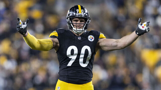 PITTSBURGH, PENNSYLVANIA - NOVEMBER 02: T.J. Watt #90 of the Pittsburgh Steelers reacts during an NFL football game between the Pittsburgh Steelers and the Tennessee Titans at Acrisure Stadium on November 02, 2023 in Pittsburgh, Pennsylvania.
