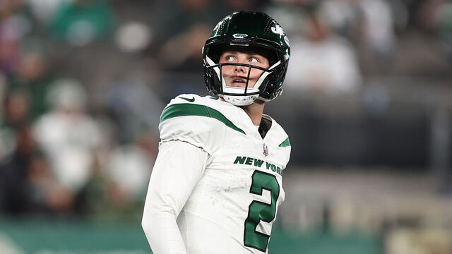 EAST RUTHERFORD, NEW JERSEY - NOVEMBER 06: Zach Wilson #2 of the New York Jets reacts during the second half against the Los Angeles Chargers at MetLife Stadium on November 06, 2023 in East Rutherford, New Jersey.