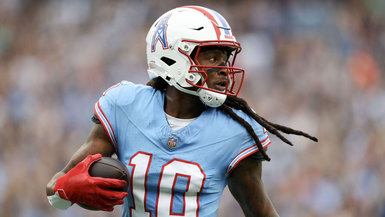 NASHVILLE, TENNESSEE - OCTOBER 29: DeAndre Hopkins #10 of the Tennessee Titans catches a touchdown pass during the first quarter of the game against the Atlanta Falcons at Nissan Stadium on October 29, 2023 in Nashville, Tennessee.
