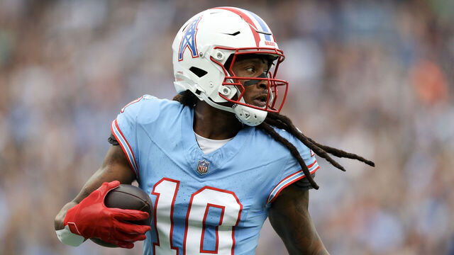 NASHVILLE, TENNESSEE - OCTOBER 29: DeAndre Hopkins #10 of the Tennessee Titans catches a touchdown pass during the first quarter of the game against the Atlanta Falcons at Nissan Stadium on October 29, 2023 in Nashville, Tennessee.