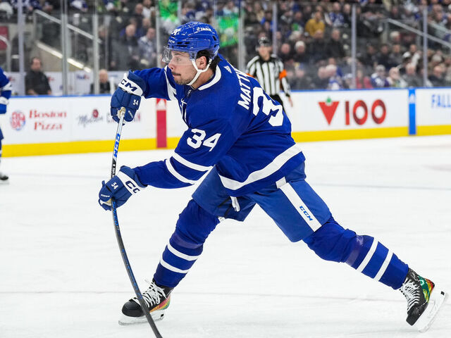 TORONTO, ON - DECEMBER 20: Auston Matthews #34 of the Toronto Maple Leafs shoots the puck against the Tampa Bay Lightning during the second period at the Scotiabank Arena on December 20, 2022 in Toronto, Ontario, Canada.