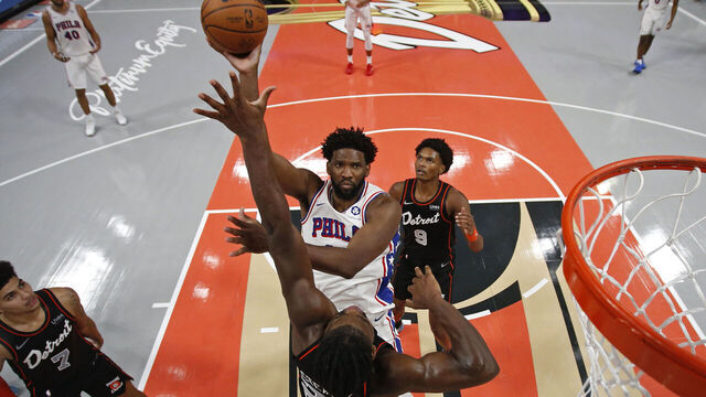DETROIT, MI - NOVEMBER 10: Joel Embiid #21 of the Philadelphia 76ers shoots the ball during the game against the Detroit Pistons during the In-Season Tournament on November 10, 2023 at Little Caesars Arena in Detroit, Michigan. NOTE TO USER: User expressly acknowledges and agrees that, by downloading and/or using this photograph, User is consenting to the terms and conditions of the Getty Images License Agreement. Mandatory Copyright Notice: Copyright 2023 NBAE