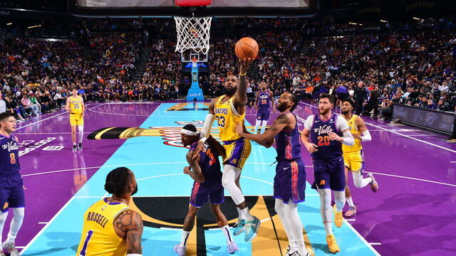 PHOENIX, AZ - NOVEMBER 10: LeBron James #23 of the Los Angeles Lakers drives to the basket during the game against the Phoenix Suns during the In-Season Tournament on November 10, 2023 at Footprint Center in Phoenix, Arizona. Mandatory Copyright Notice: Copyright 2023 NBAE