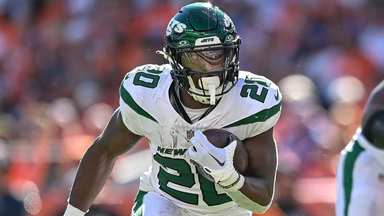 DENVER, CO - OCTOBER 8: New York Jets running back Breece Hall (20) carries the ball in the second quarter during a game between the New York Jets and the Denver Broncos at Empower Field at Mile High on October 8, 2023 in Denver, Colorado.