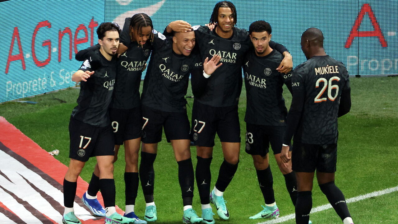 REIMS, FRANCE - NOVEMBER 11: Kylian Mbappe #7 of Paris Saint-Germain celebrate his third goal with teammattes during the Ligue 1 Uber Eats match between Stade de Reims and Paris Saint-Germain at Stade Auguste Delaune on November 11, 2023 in Reims, France.