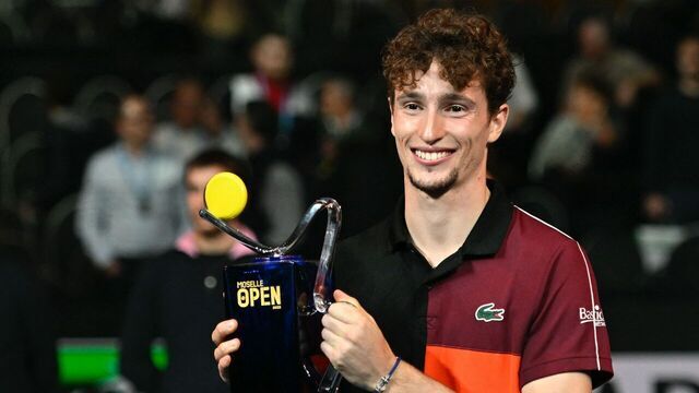 France's Ugo Humbert poses with his trophy as he celebrates his victory over Russia's Alexander Shevchenko (unseen) at the end of the ATP Moselle Open final tennis match in Metz, northeastern France on November 11, 2023.