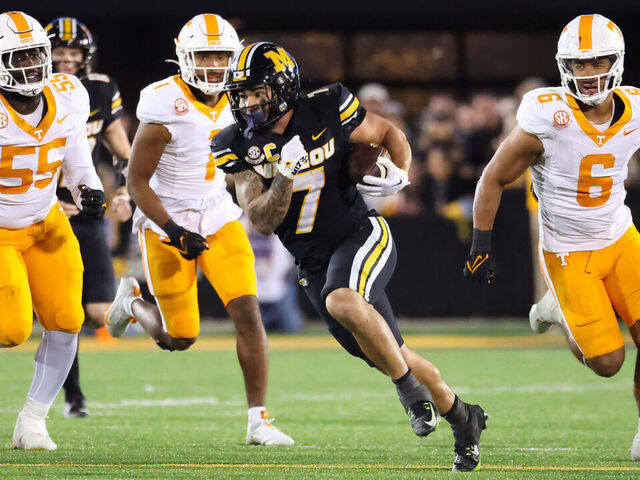 Schrader's monster day leads Missouri to emphatic victory over Tennessee | theScore.com