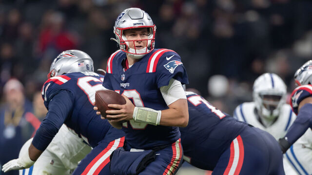 FRANKFURT AM MAIN, GERMANY - NOVEMBER 12: Mac Jones of New England Patriots controls the ball during the NFL match between Indianapolis Colts and New England Patriots at Deutsche Bank Park on November 12, 2023 in Frankfurt am Main, Germany.